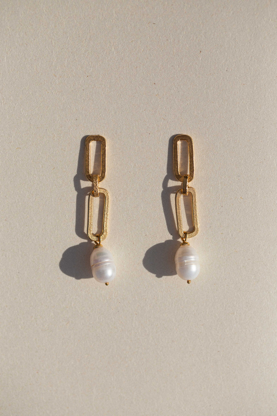 SAMSA Golden Chain Earrings with Pearl