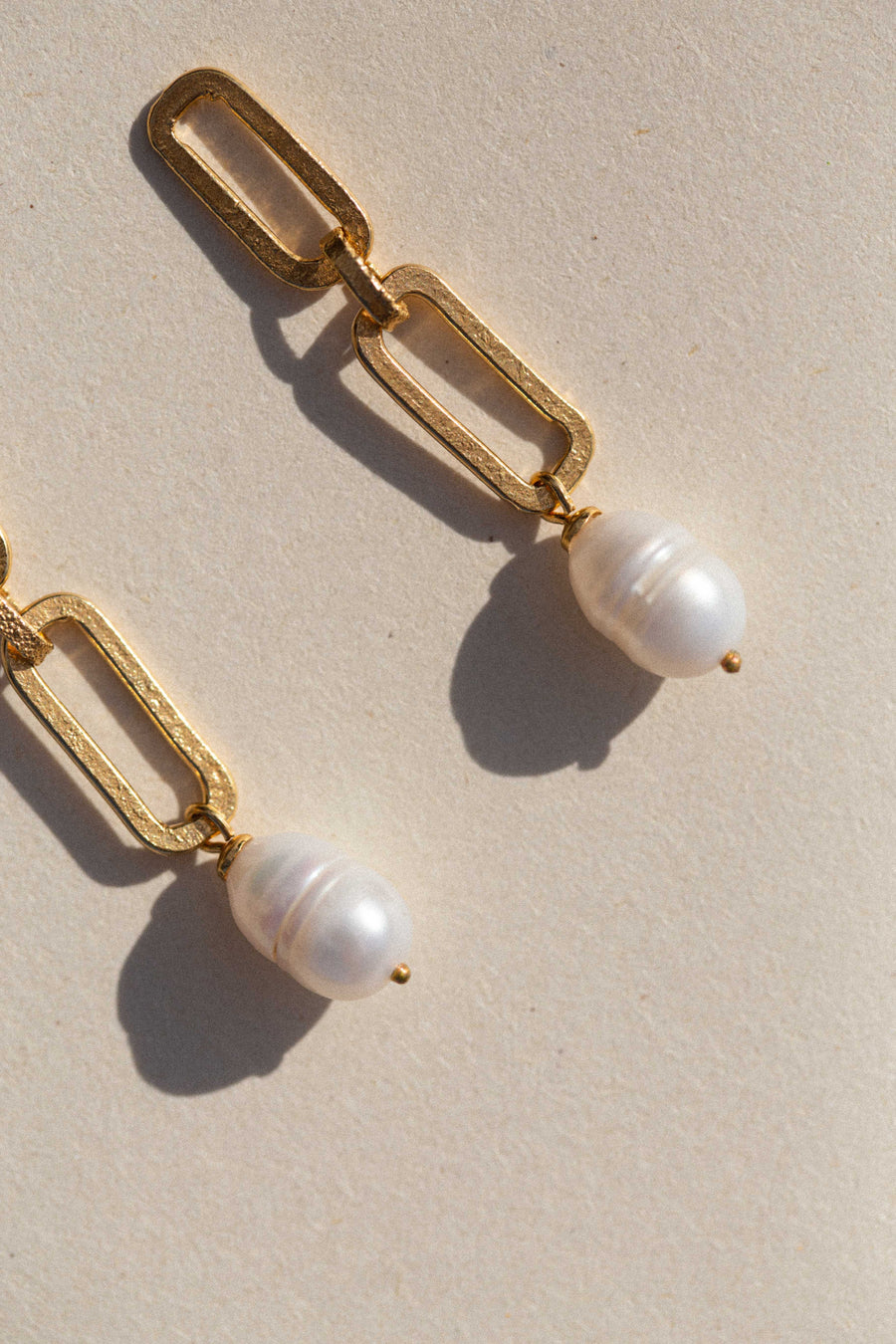 SAMSA Golden Chain Earrings with Pearl