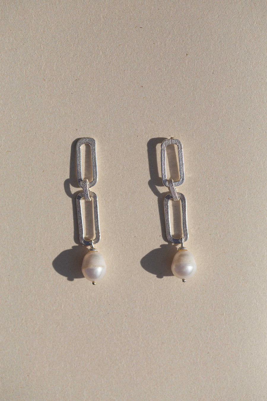 SAMSA Silver Chain Earrings with Pearl
